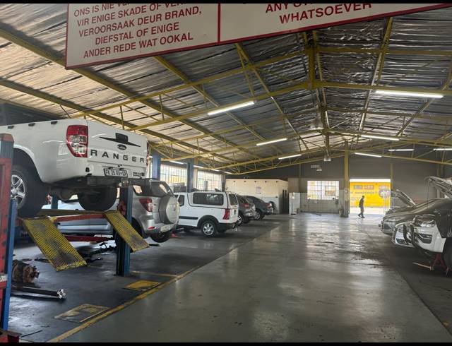 1,981M² BUSINESS FOR SALE IN BOKSBURG CENTRAL